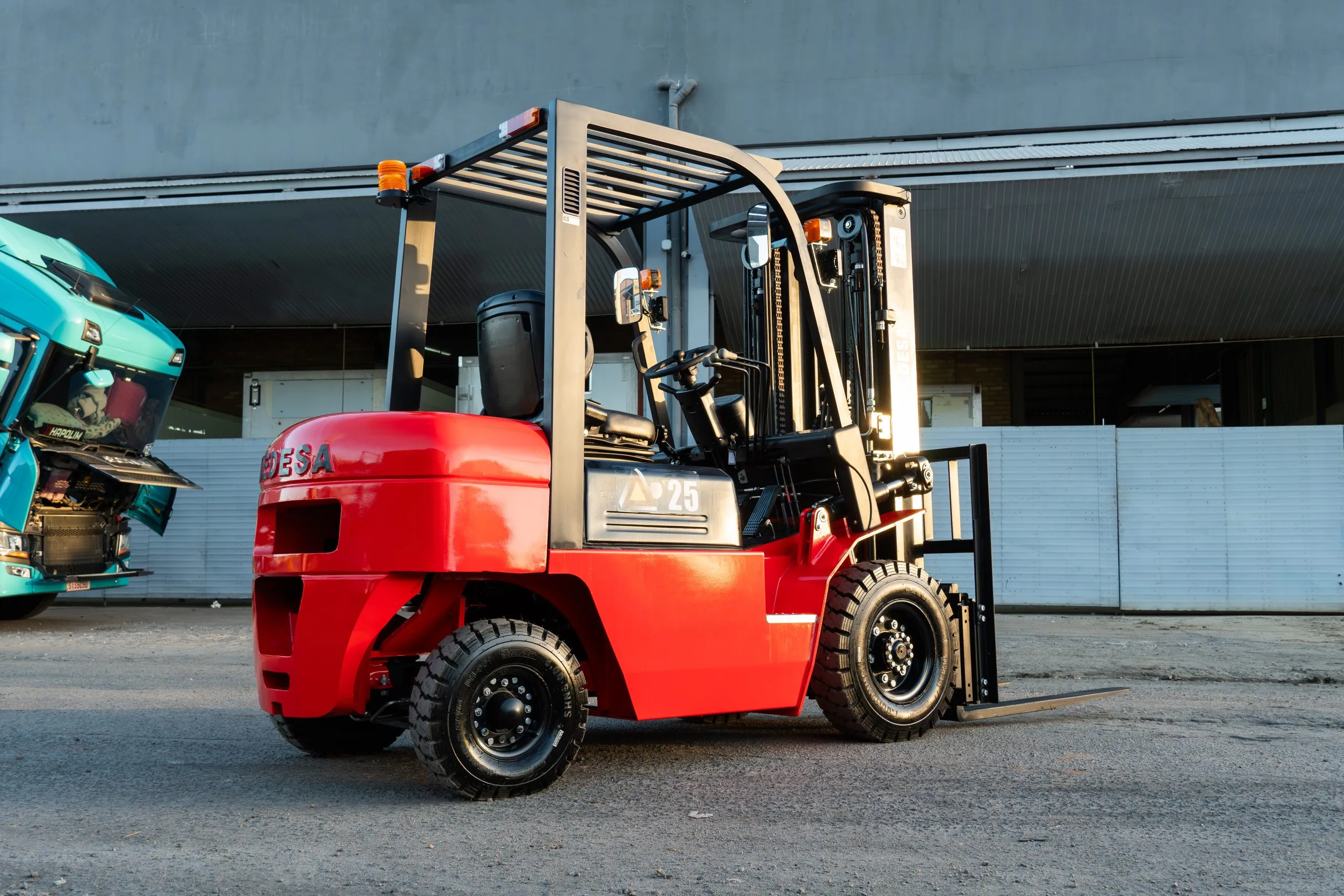 Hedesa - Especializada em movimentação de cargas pesadas, nossa linha de equipamentos oferece o desempenho que você precisa — onde e quando for preciso.