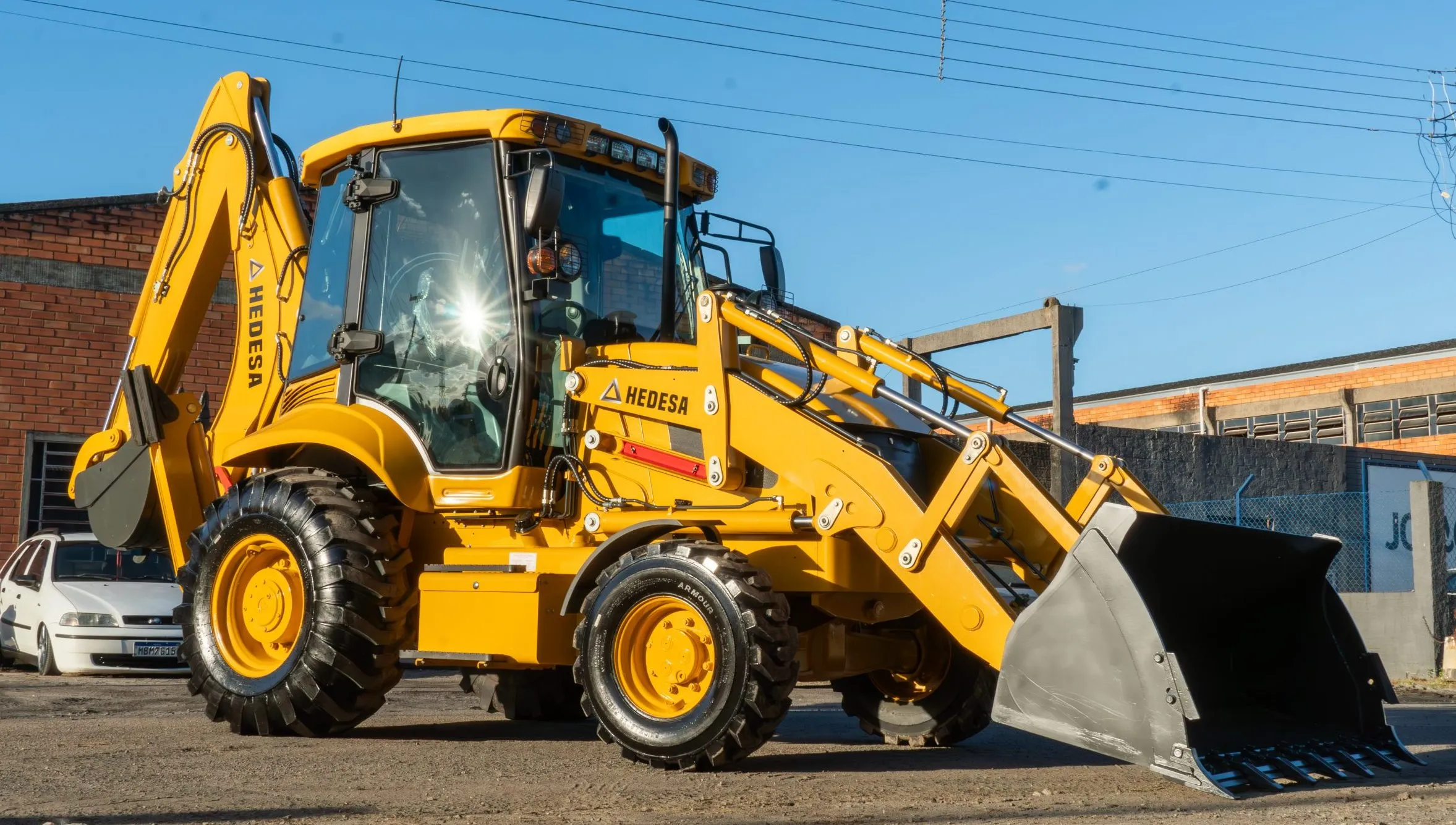 Hedesa - Especializada em movimentação de cargas pesadas, nossa linha de equipamentos oferece o desempenho que você precisa — onde e quando for preciso.